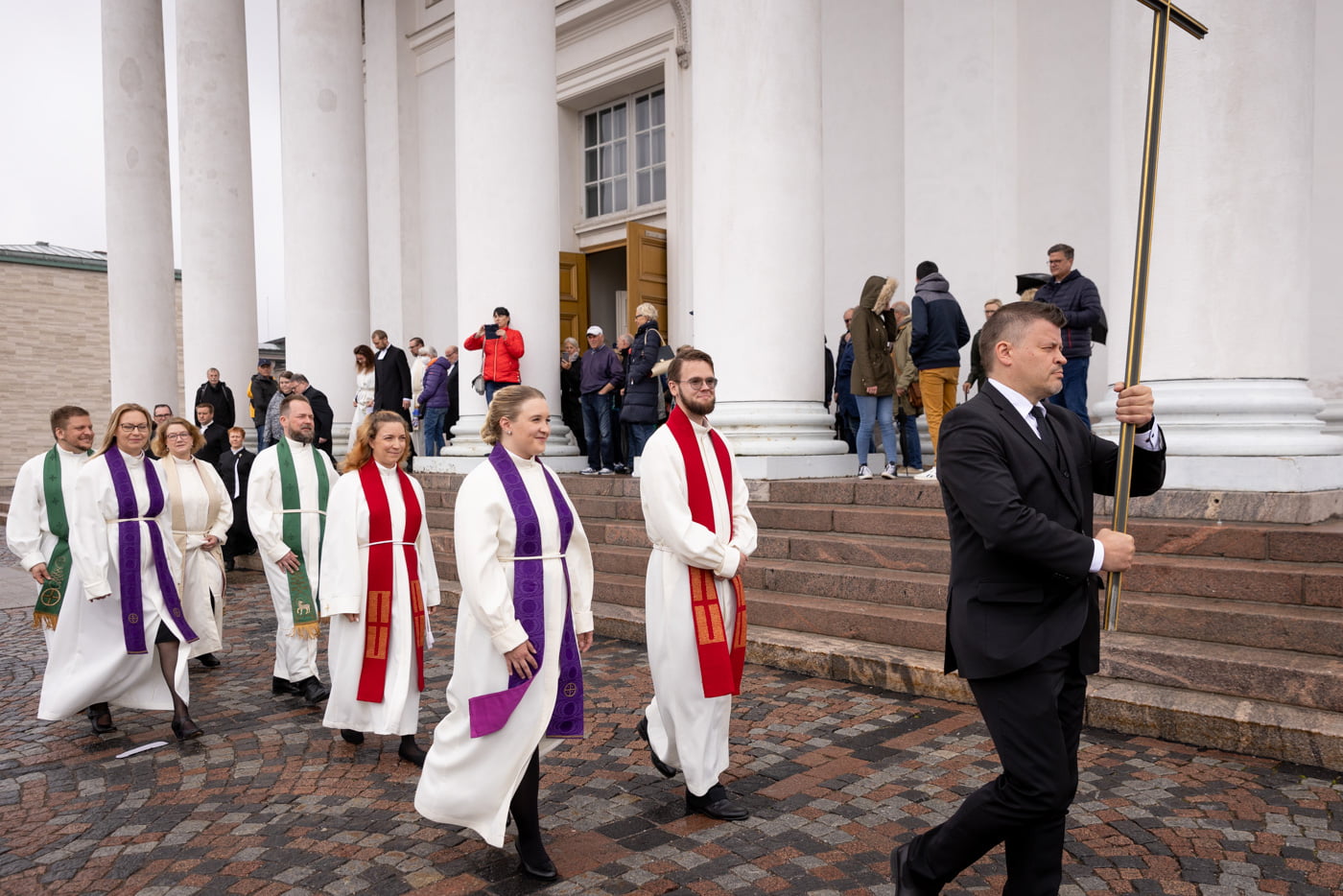 Kuva pappisvihkimyksestä keväältä 2022.