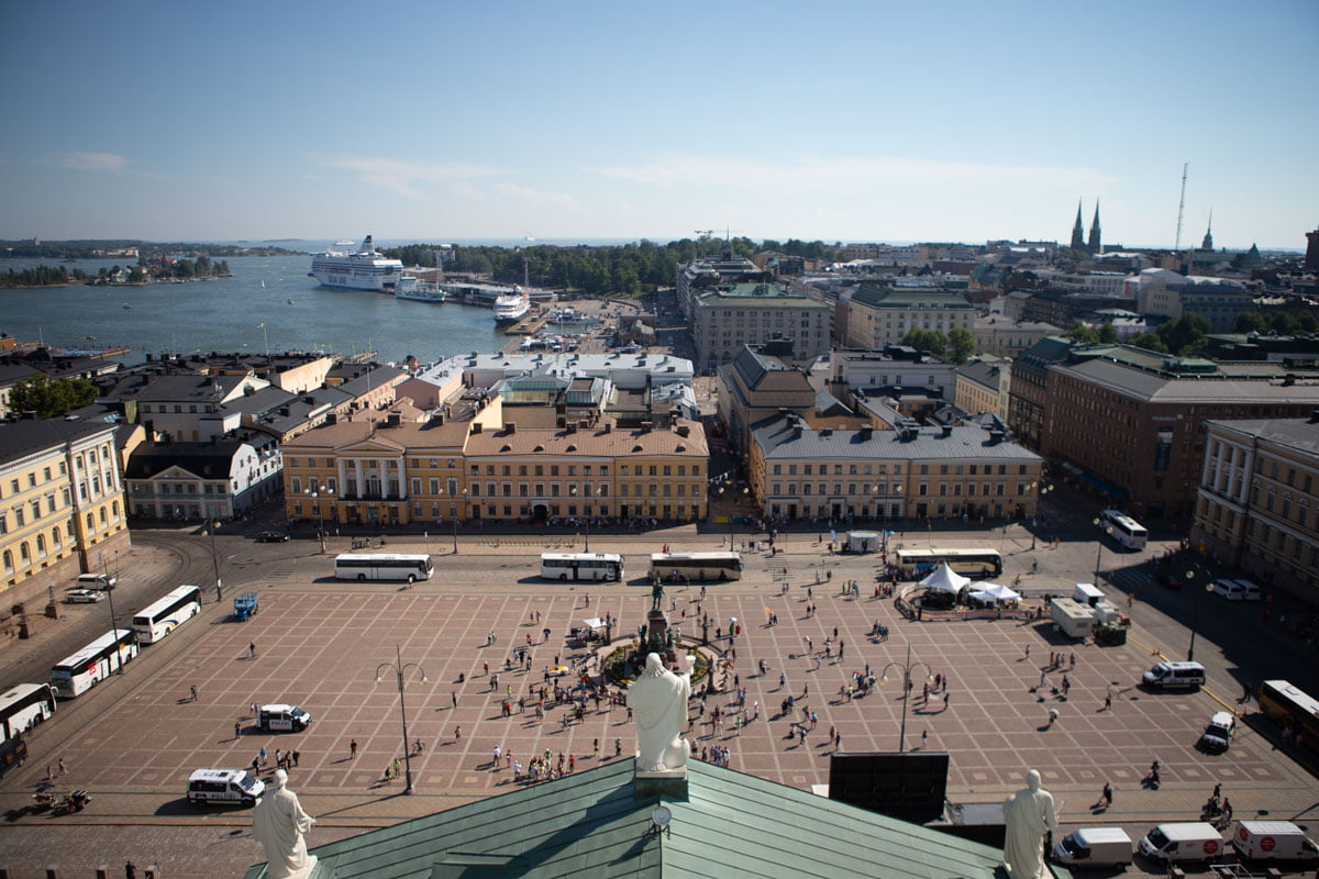 Senaatintori ja tuomiokirkon patsas